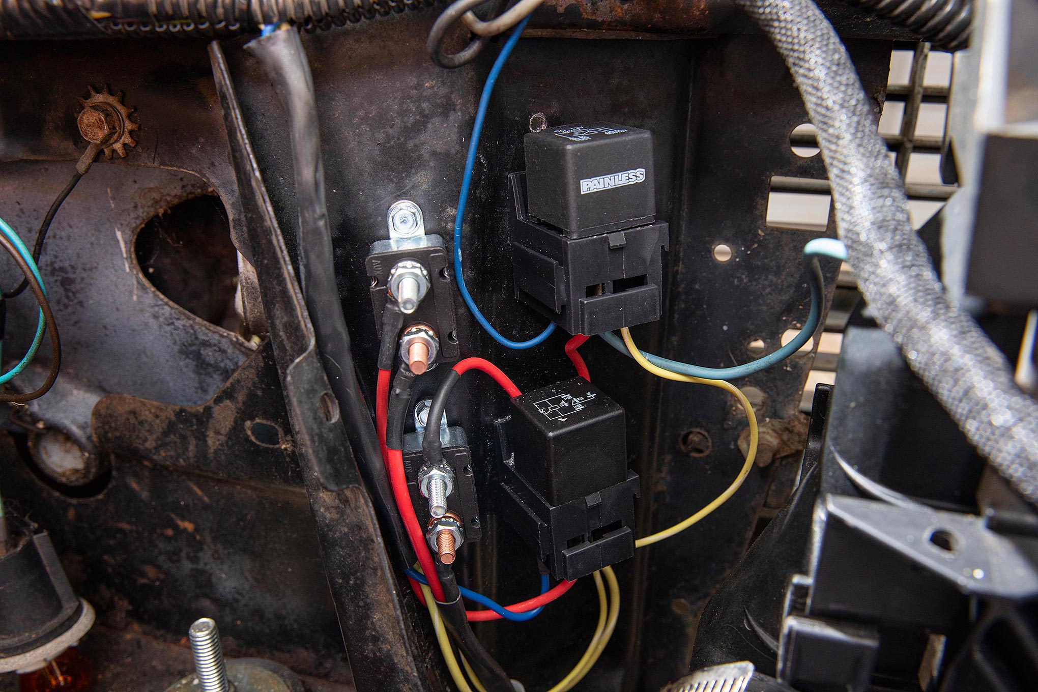 Wiring Harnesses & Connectors