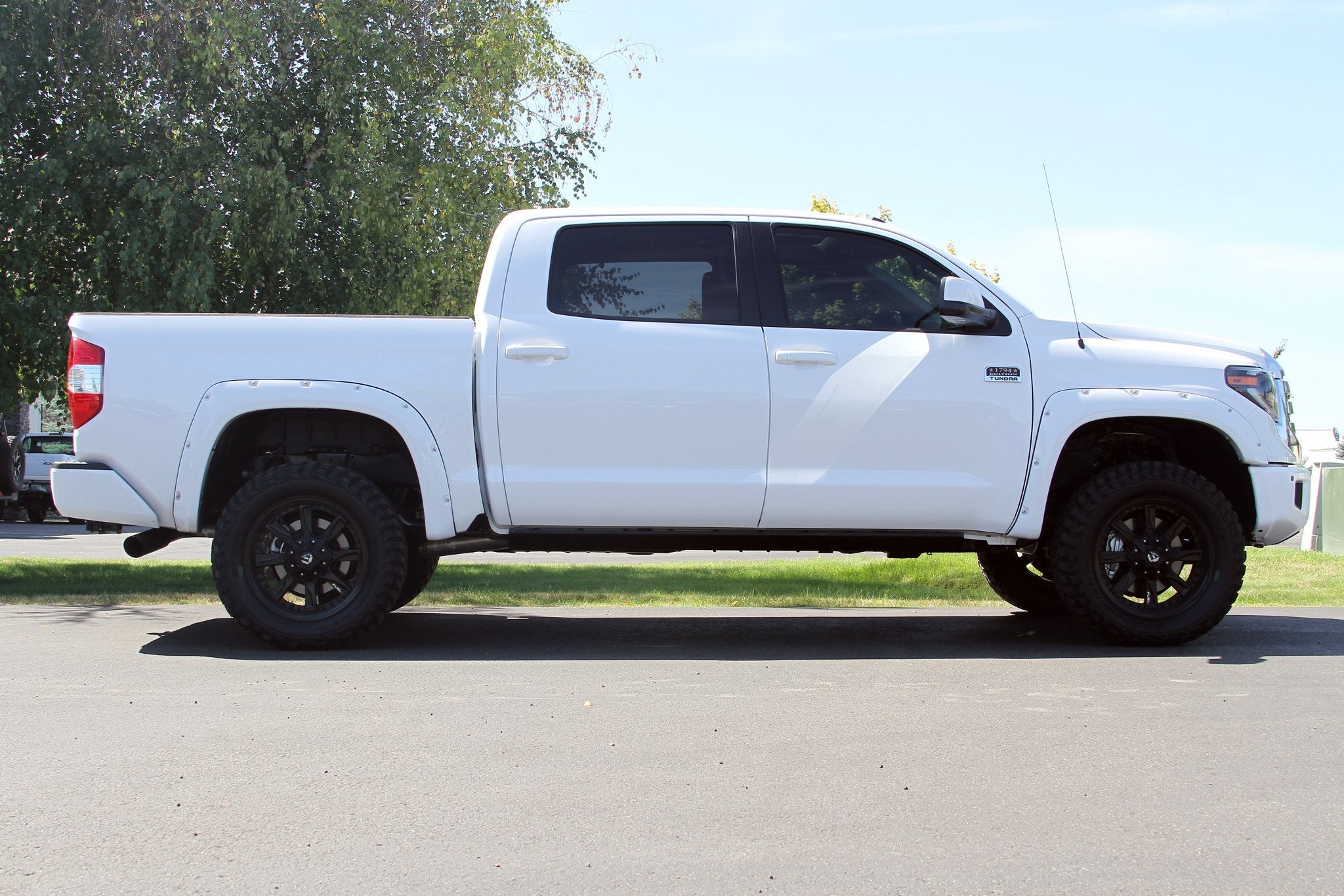 Flowmaster 817692 primary image