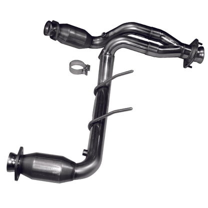 Collecteur d'échappement en Y catalysé vert 2-1/2" x 2-1/2" (OEM) - Collecteur d'échappement en Y catalysé vert 2-1/2". Pour Ford F150 5.4L 3V (2009-2010). Nécessite des collecteurs d'échappement Kooks.