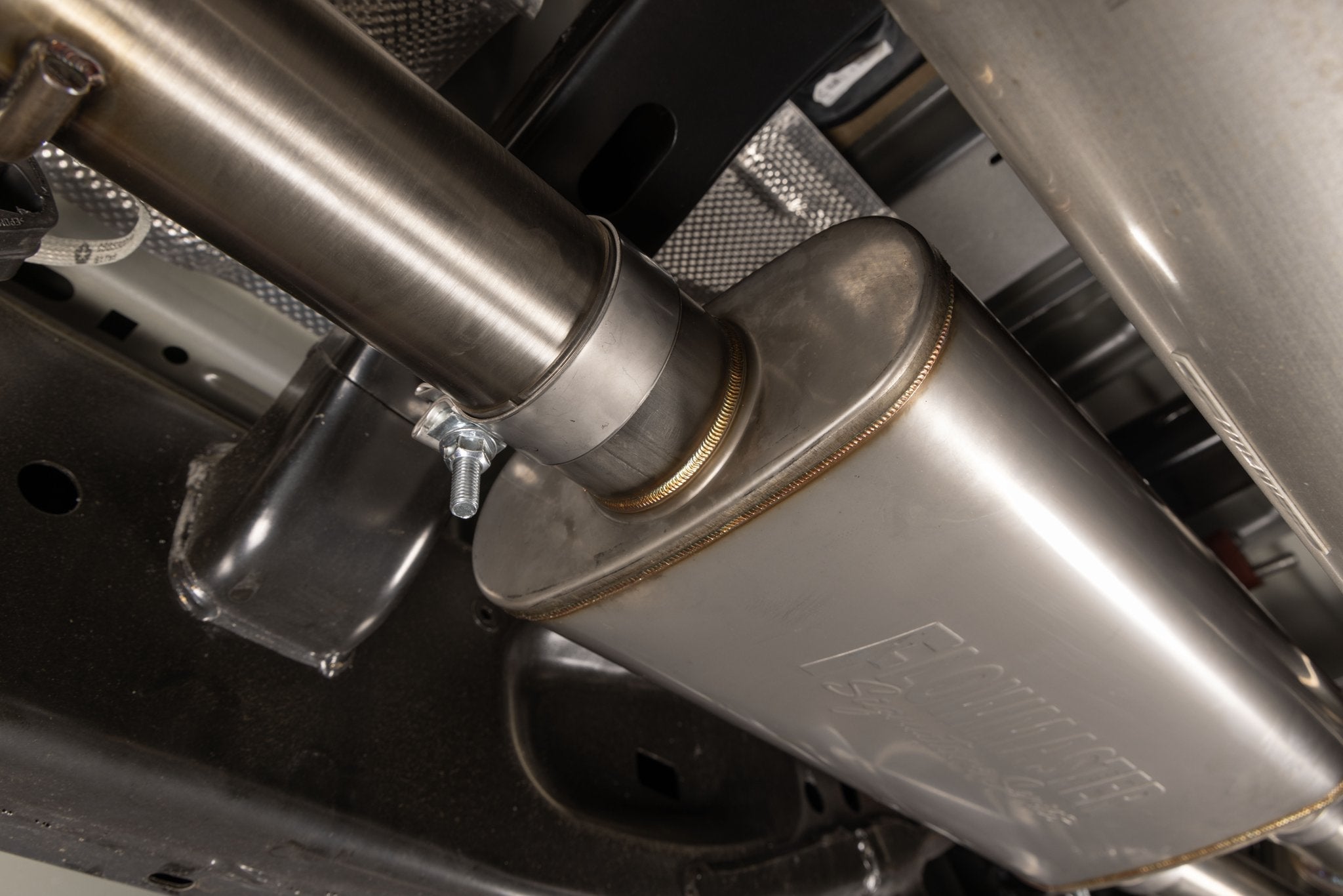 Flowmaster 737889 image 3