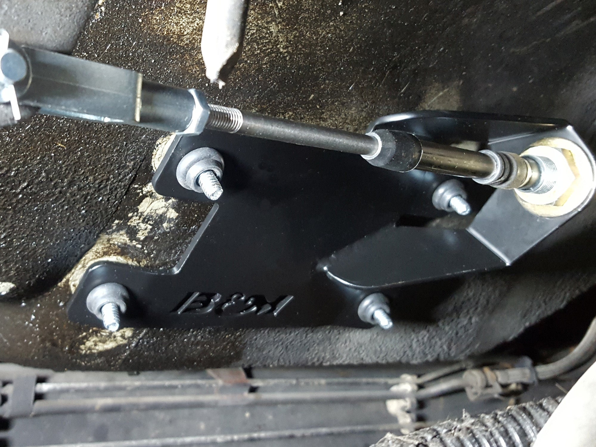B&M Heavy Duty Transfer Case Shift Cable Conversion Kit - Photo - Close Up Top