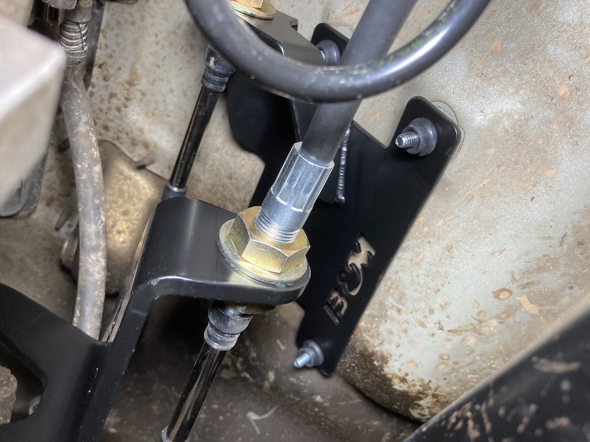 B&M Heavy Duty Transfer Case Shift Cable Conversion Kit - Photo - Close Up Back