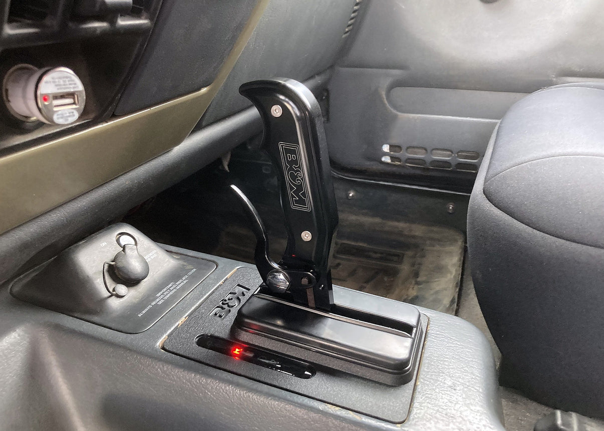 B&M AUTOMATIC SHIFTER - MAGNUM GRIP PRO STICK CONSOLE - Photo - Close Up User 2