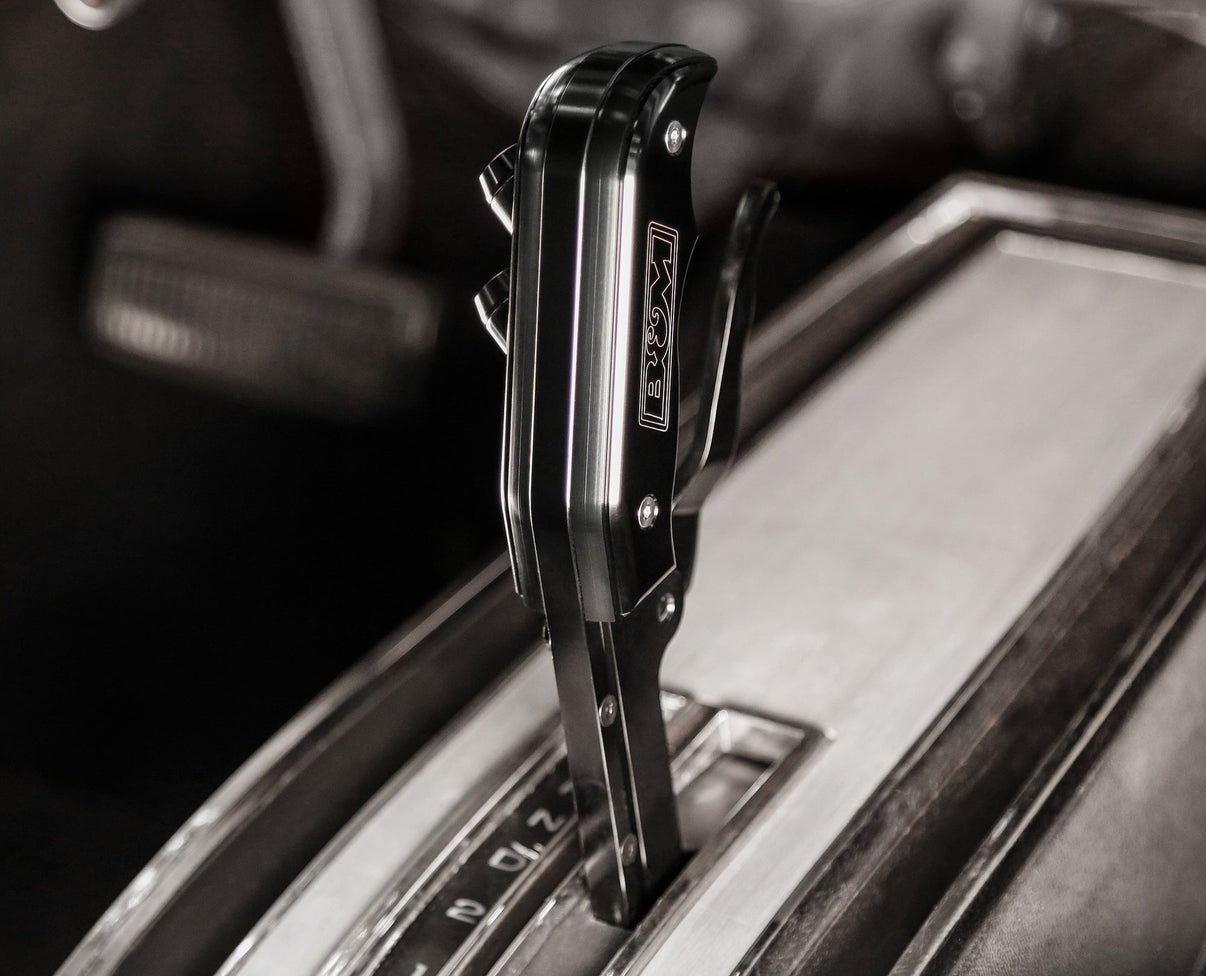 B&M AUTOMATIC SHIFTER - MAGNUM GRIP PRO STICK CONSOLE - Photo - Close Up User 3