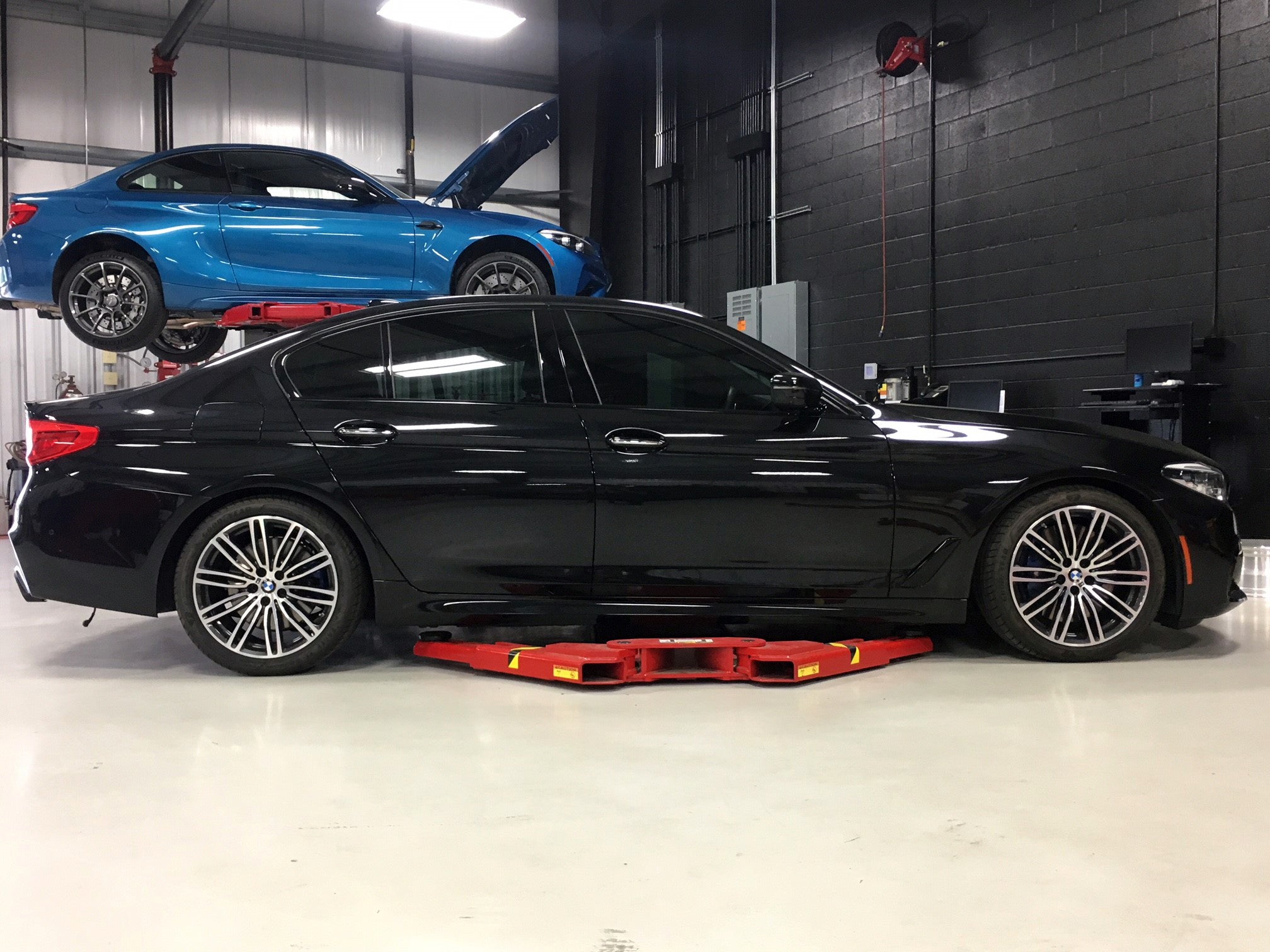 Dinan Performance Spring Set - 2017-2023 BMW 540i - Photo - out of package Right