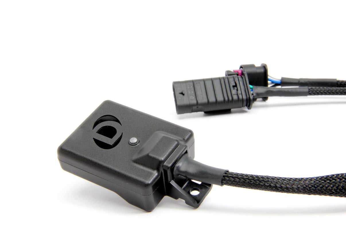 DINANTRONICS Sport Performance Tuner - 2014-2020 Mercedes-Benz C300/E300/CLA250 - Photo - Primary Right
