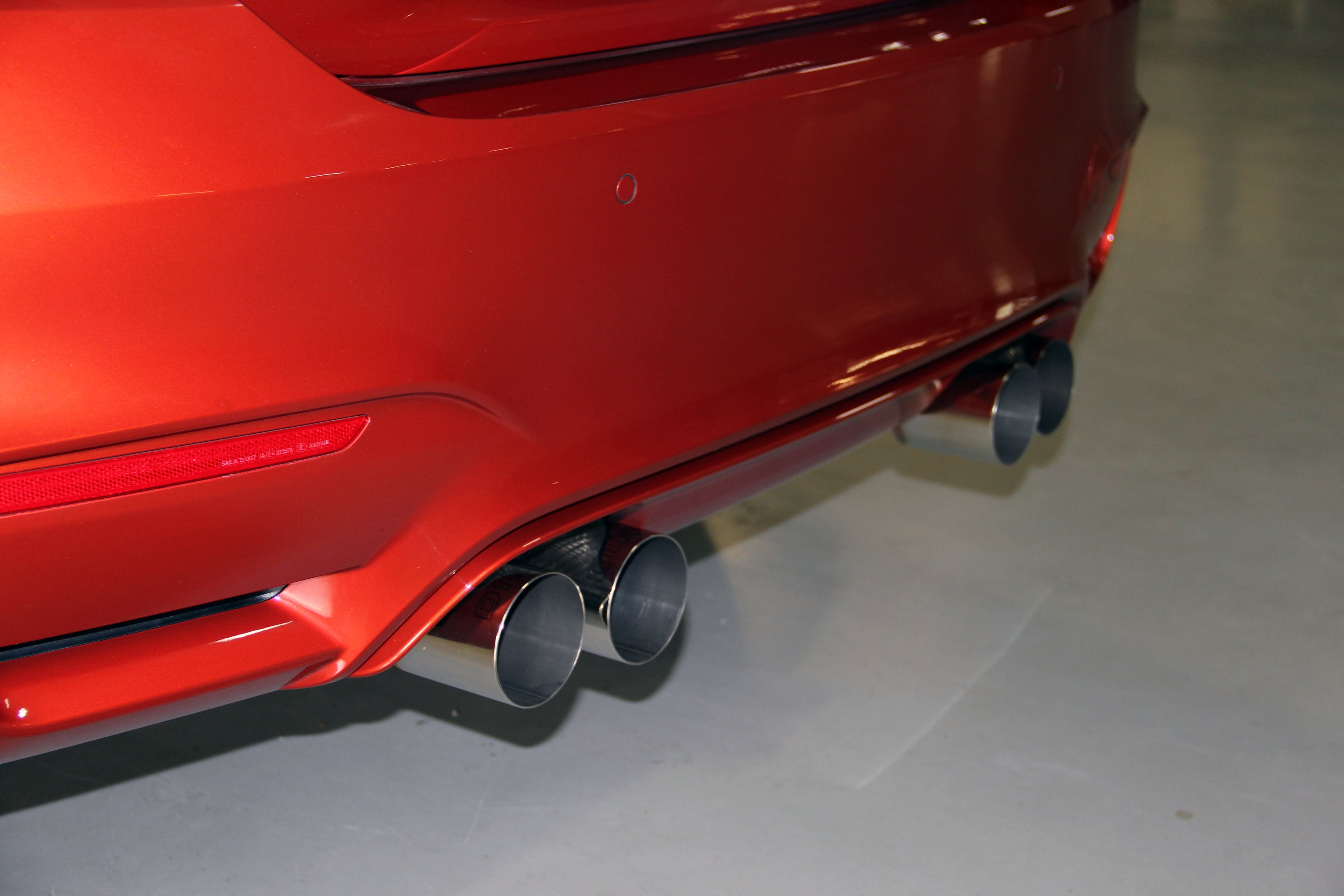 Dinan Free Flow Axle-Back Exhaust - 2015-2020 BMW M3/M4 - Photo - out of package Top