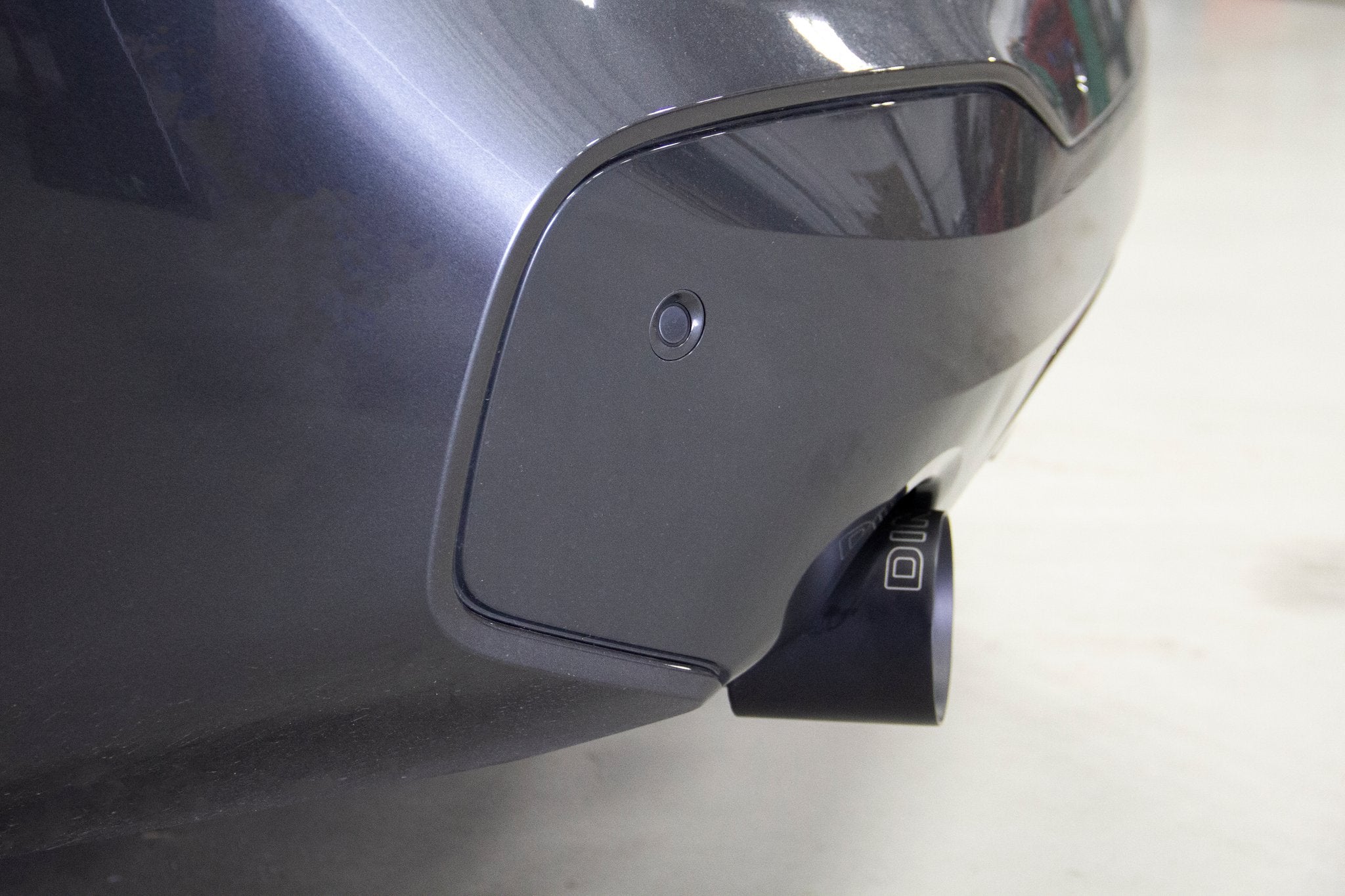 Dinan Valved Axle-Back Exhaust - 2016-2023 BMW X1/X2 xDrive28i - Photo - out of package Right