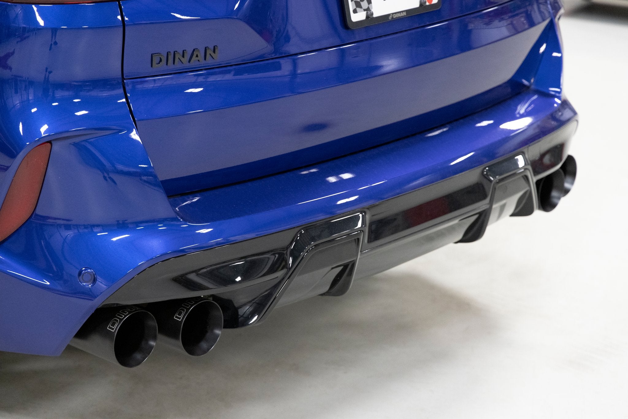Dinan Valved Axle-Back Exhaust - 2020-2026 BMW X5M/X6M - Photo - out of package Side
