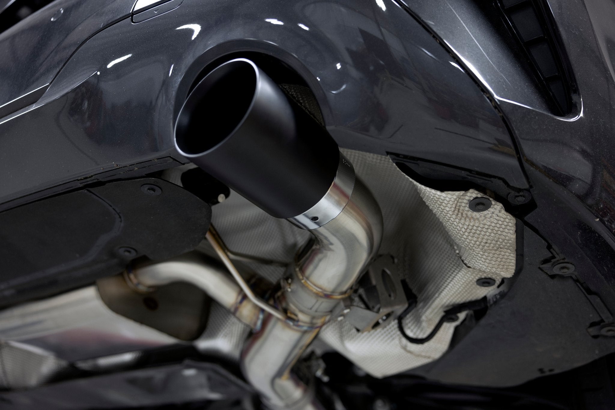 Dinan Valved Axle-Back Exhaust - 2019-2024 BMW 330i/430i - Photo - out of package Left