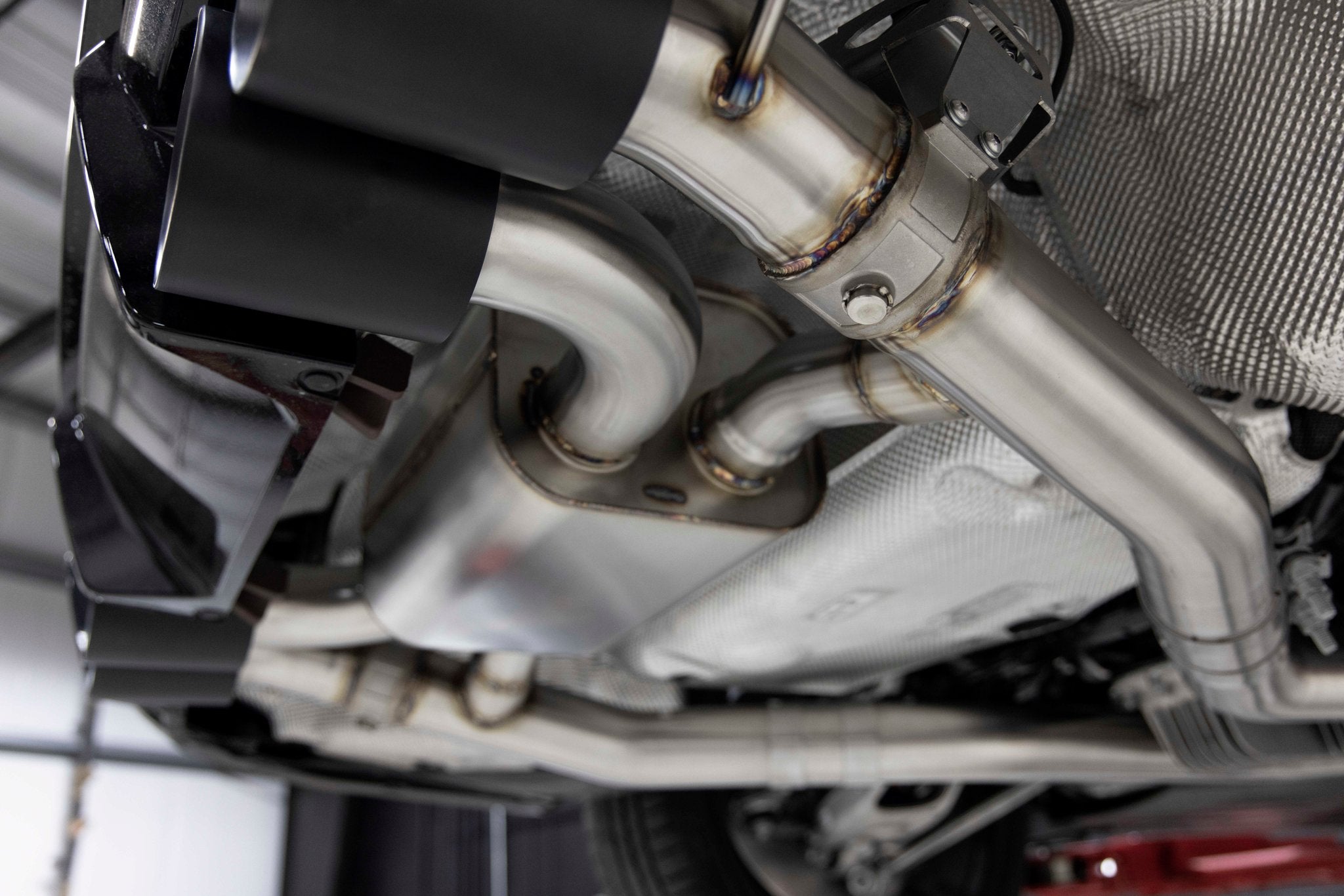 Dinan Valved Axle-Back Exhaust - 2021-2026 BMW M3/M4 - Photo - out of package Back