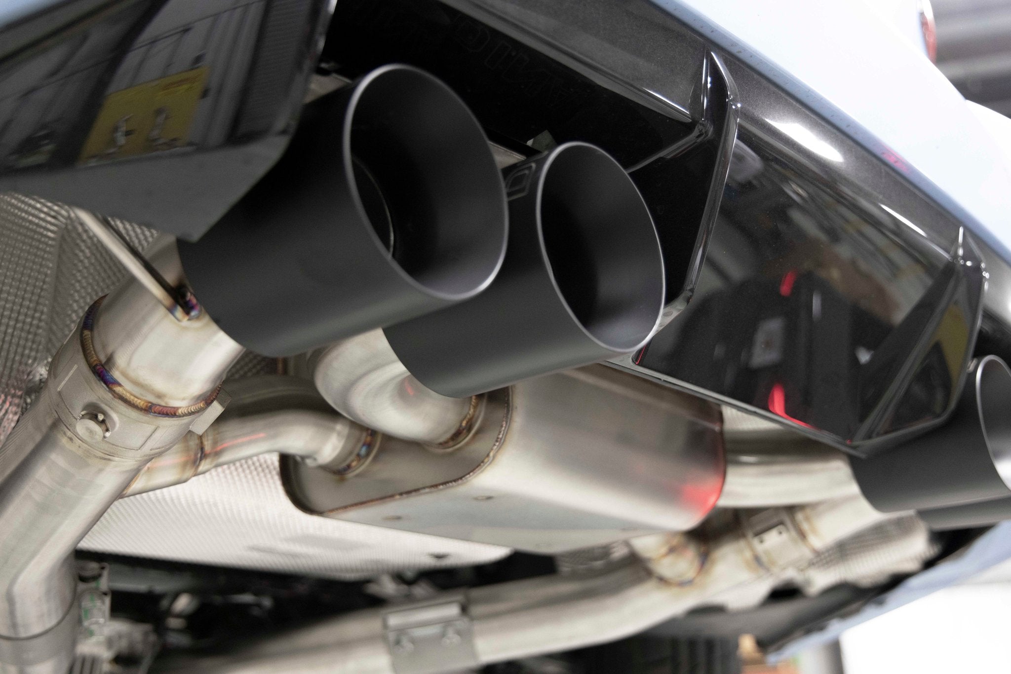 Dinan Valved Axle-Back Exhaust - 2023-2026 BMW M2 - Photo - out of package Bottom