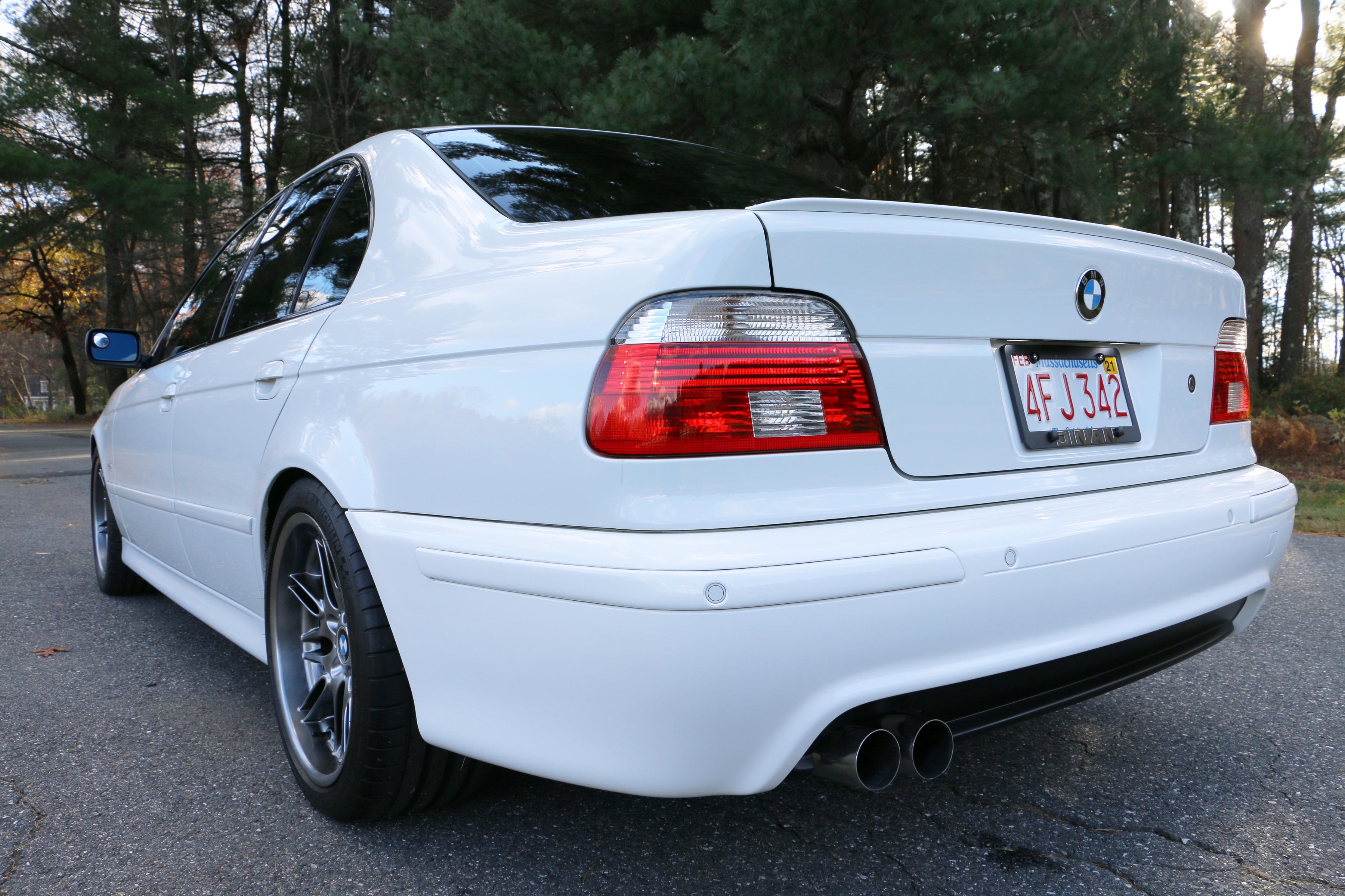 Dinan Free Flow Axle-Back Exhaust - 1997-2003 BMW 540i - Photo - out of package Right