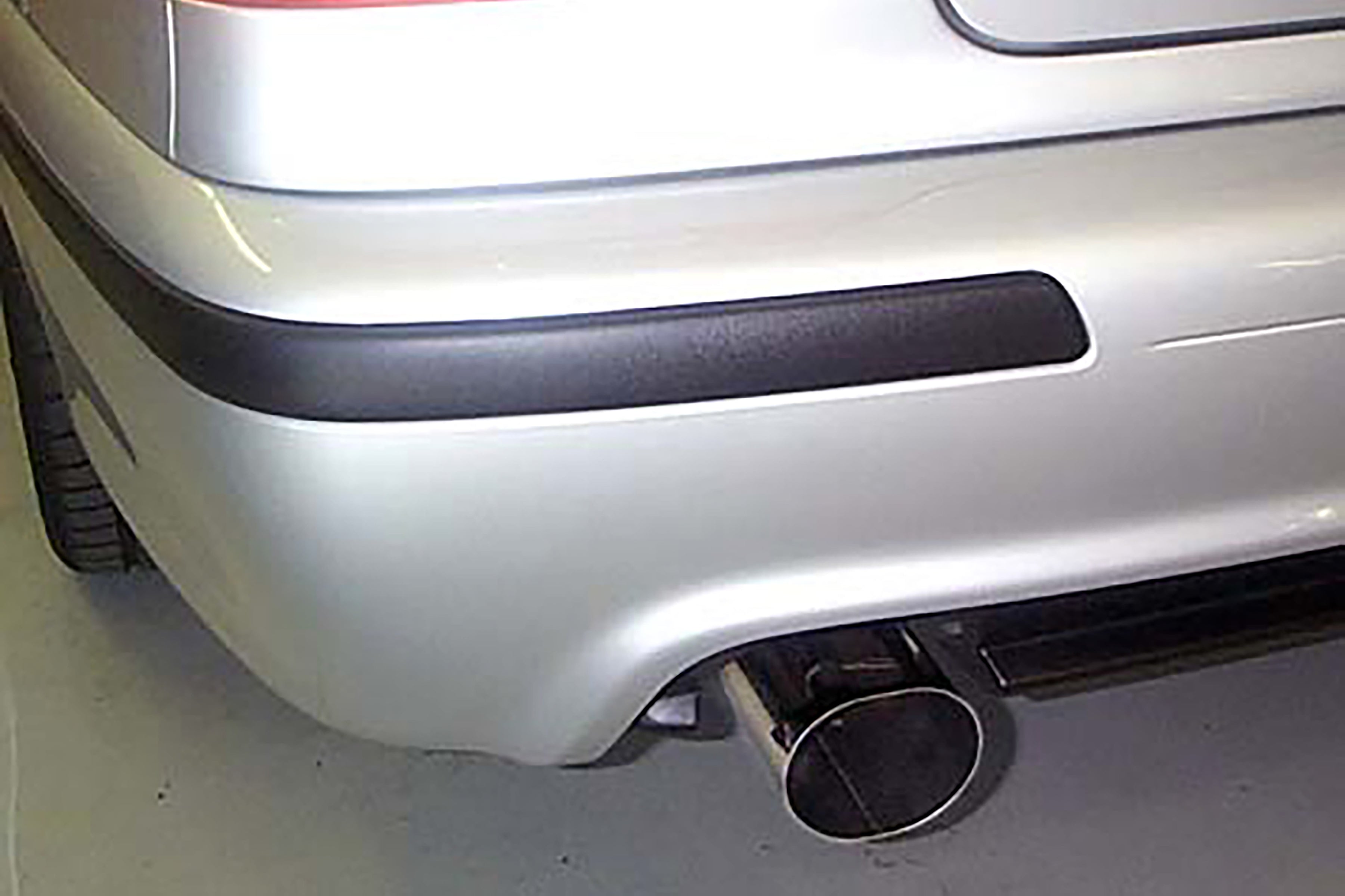 Dinan Free Flow Axle-Back Exhaust - 1997-2003 BMW 540i - Photo - out of package Right