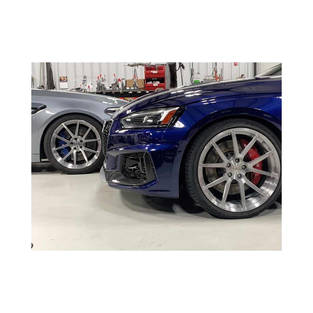 Dinan DC3 Performance Wheel Set - 2018-2025 BMW M5 / X3M / X4M - Photo - out of package Right