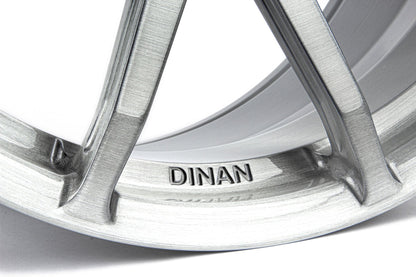 Dinan DC3 Performance Wheel Set - 2018-2025 BMW M5 / X3M / X4M - Photo - out of package Side