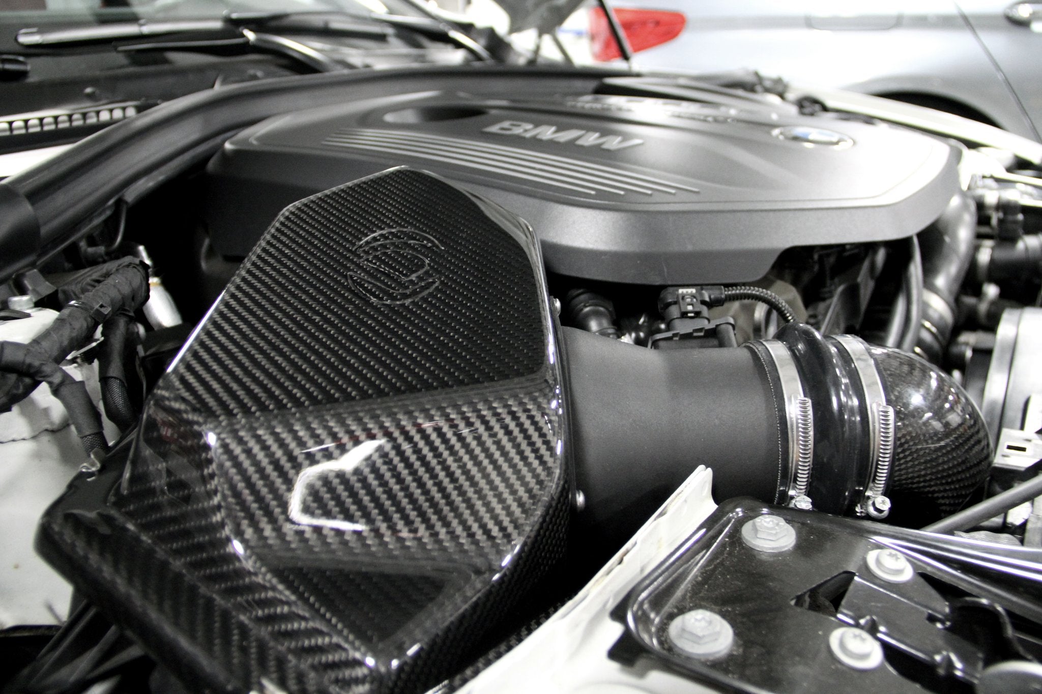 Dinan Closed Cold Air Intake - 2016-2021 BMW M240i/340i/440i - Photo - out of package Side