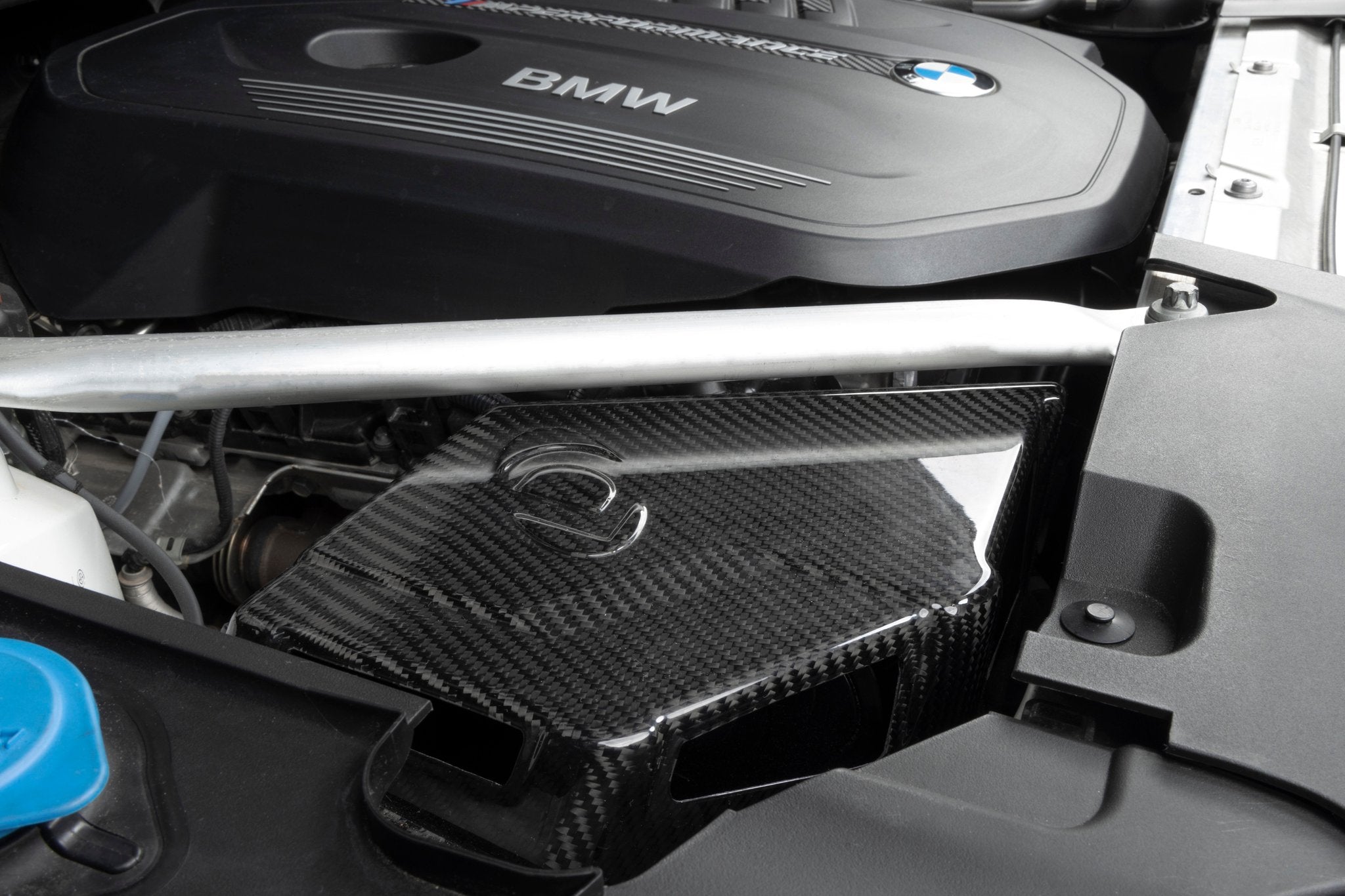 Dinan Cold Air Intake - 2016-2026 BMW 540i/740i/840i/X5 40i/X6 40i/X7 40i - Photo - out of package Front