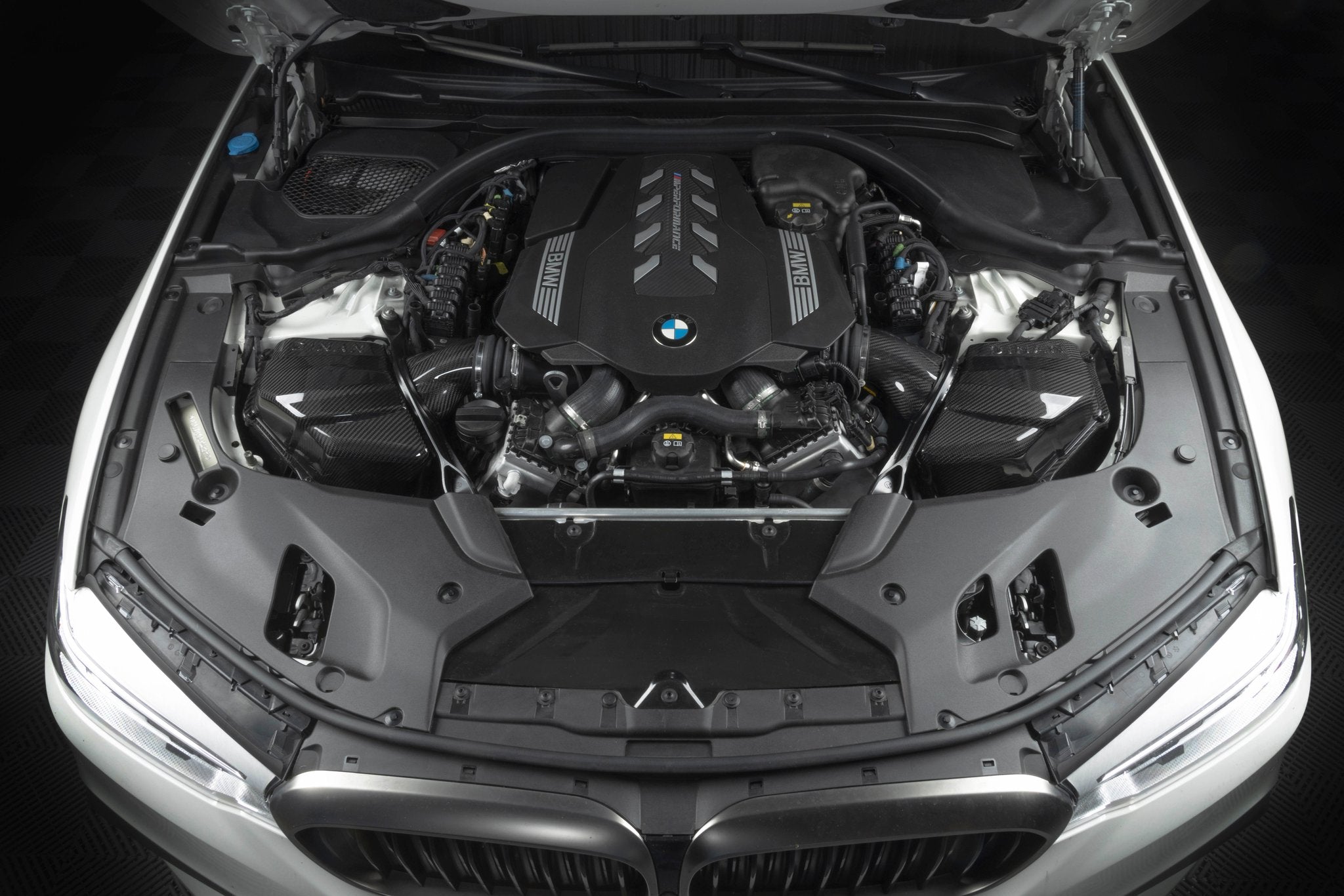 Dinan Cold Air Intake - 2020-2023 BMW M550i & 2019-2026 BMW M850i - Photo - out of package Front