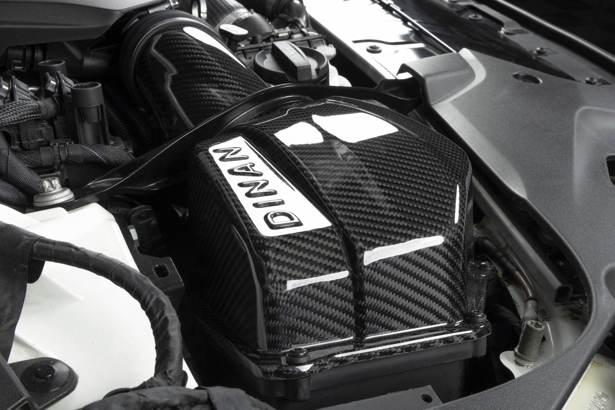 Dinan Cold Air Intake - 2020-2023 BMW M550i & 2019-2026 BMW M850i - Photo - out of package Front