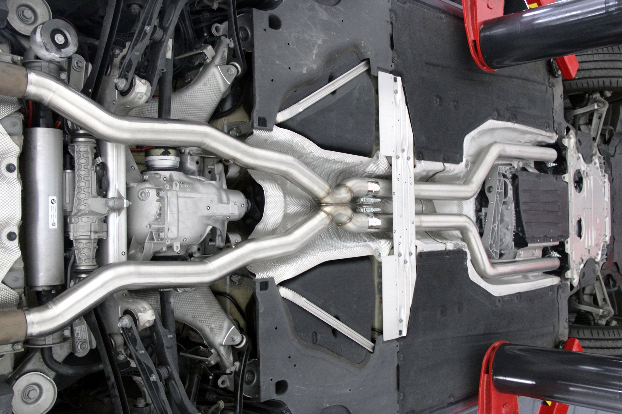 Dinan G30 M550i Experience Package (E) - Photo - out of package Back