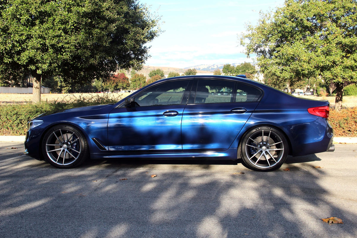 Dinan G30 M550i Experience Package (E) - Photo - out of package Top
