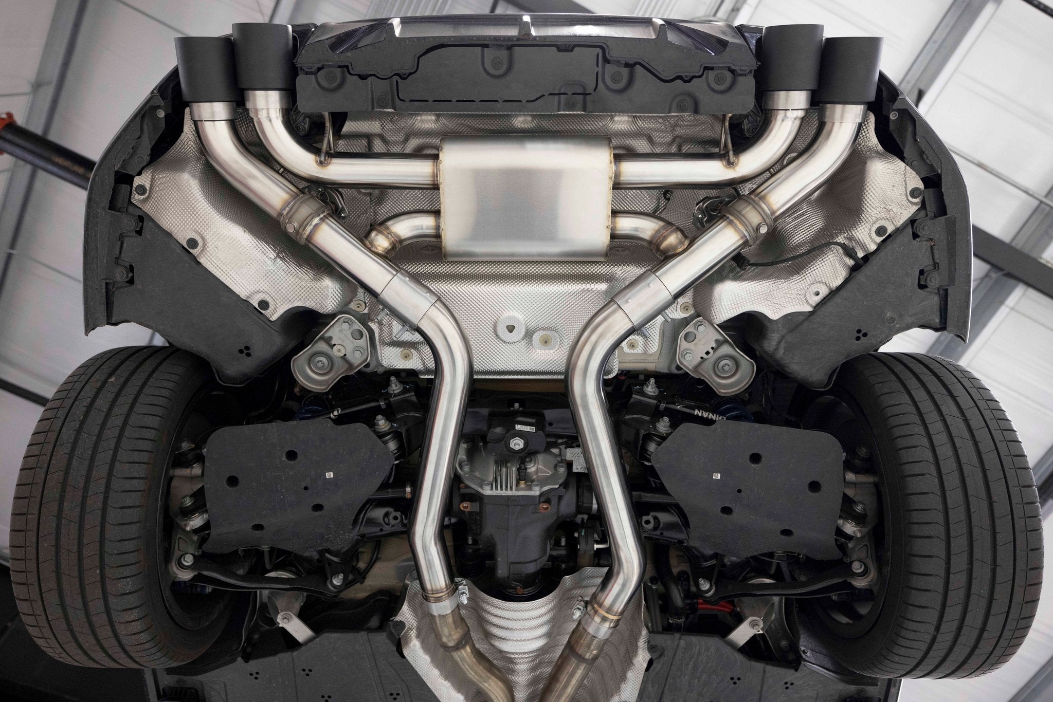 Dinan G42 M240i Experience Package (E) - Photo - out of package Angle