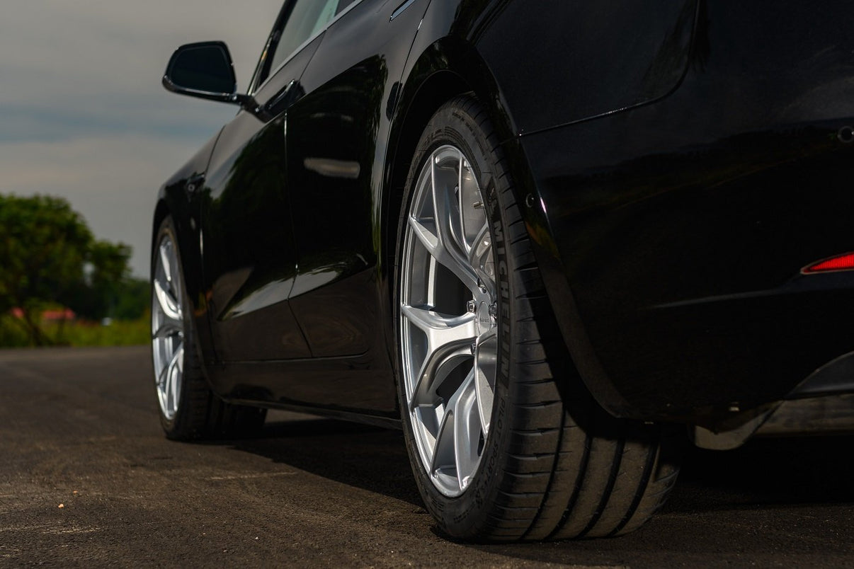 Dinan Hyper Kinetic™ HB003 Wheel 19x8.5 in. +30mm Offset - Silver - Photo - out of package User 5