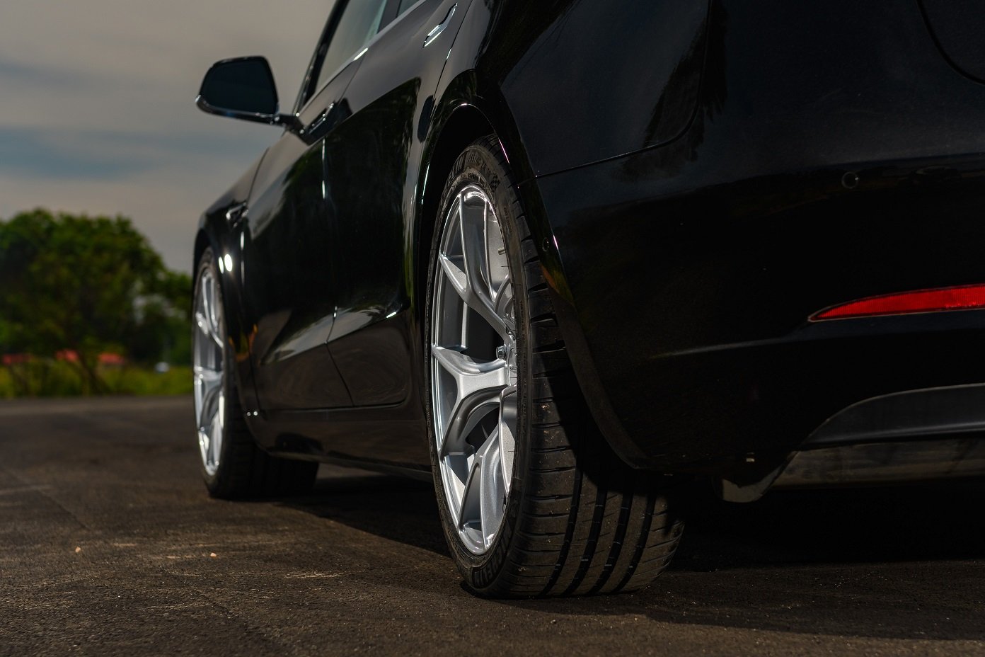 Dinan Hyper Kinetic™ HB003 Wheel 19x8.5 in. +20mm Offset - Silver - Photo - out of package User 5