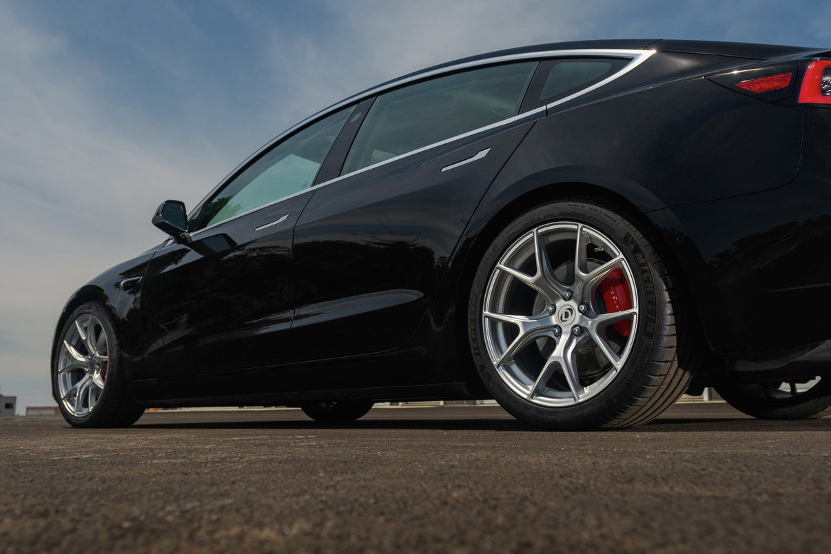 Dinan Hyper Kinetic™ HB003 Wheel 19x8.5 in. +20mm Offset - Silver - Photo - out of package Right