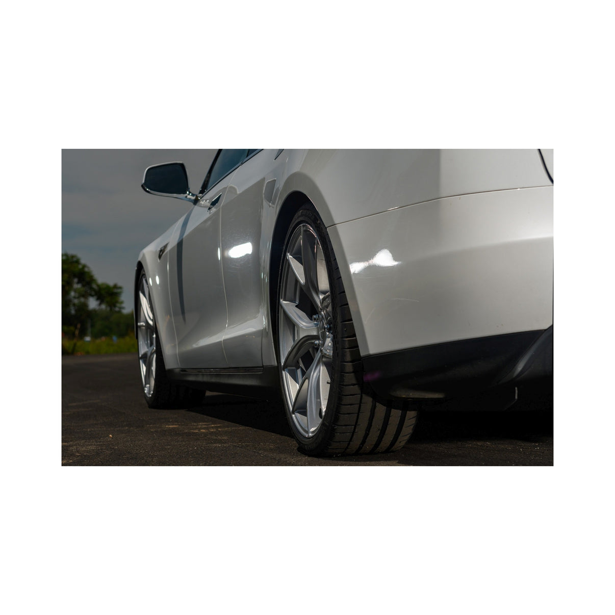 Dinan Hyper Kinetic™ HB003 Wheel 21"x8.5" +30mm Offset - Silver - Photo - out of package User 1