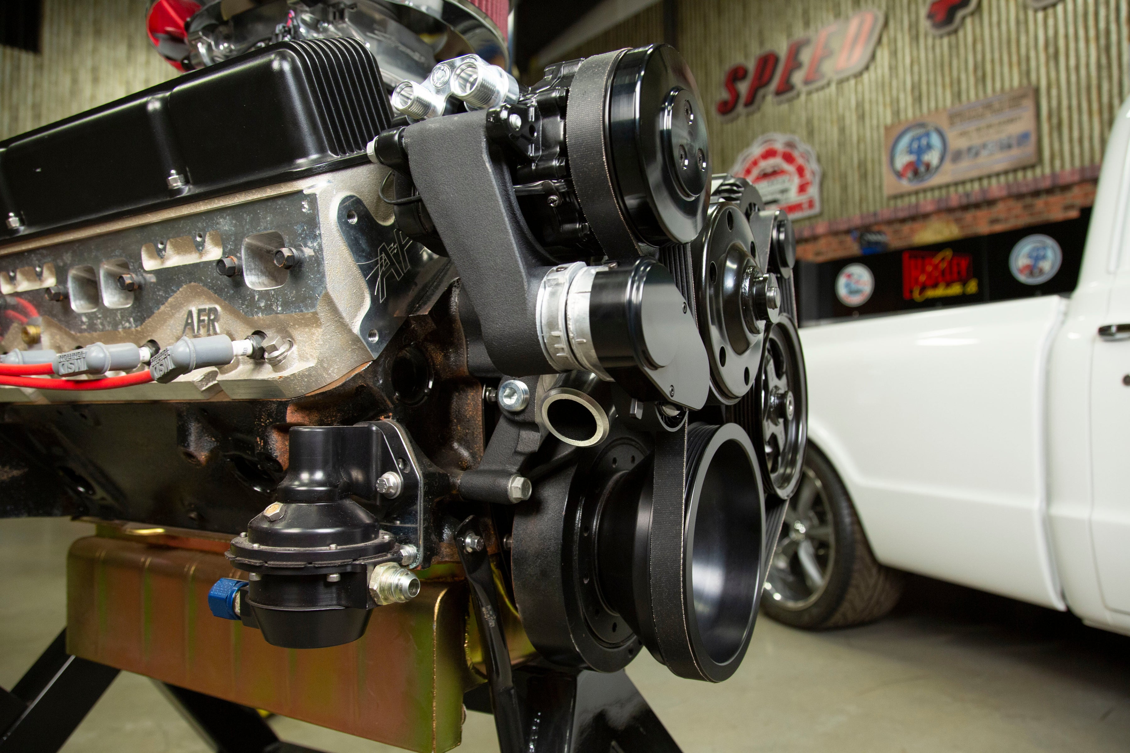 Holley Small Block Chevy Mid-Mount Complete Accessory System - Photo - out of package User 1