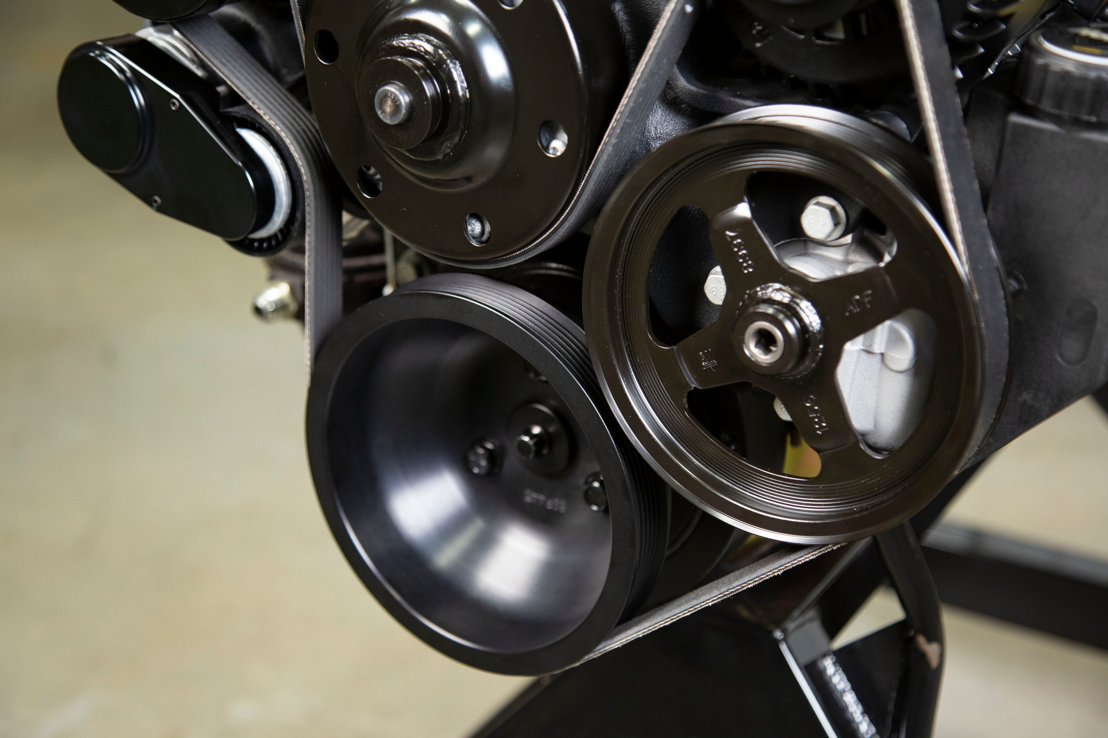 Holley Small Block Chevy Mid-Mount Complete Accessory System - Photo - Close Up User 2